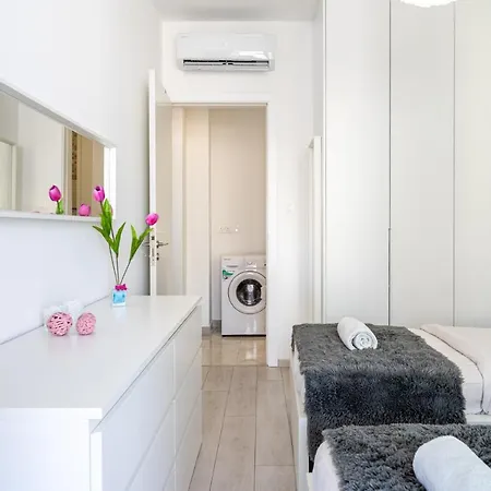 Aziza 1- Bedroom In Appartamento Larnaca