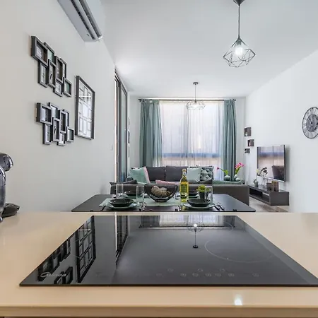 Apartment Aziza 1- Bedroom In *