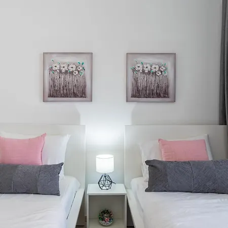 Aziza 1- Bedroom In Appartement