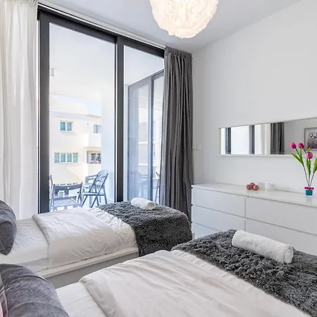 Apartment Aziza 1- Bedroom In *