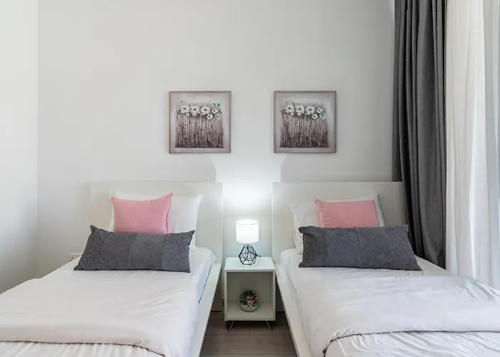 Aziza 1- Bedroom In Daire Larnaca