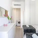 Aziza 1- Bedroom In Apartment Larnaca